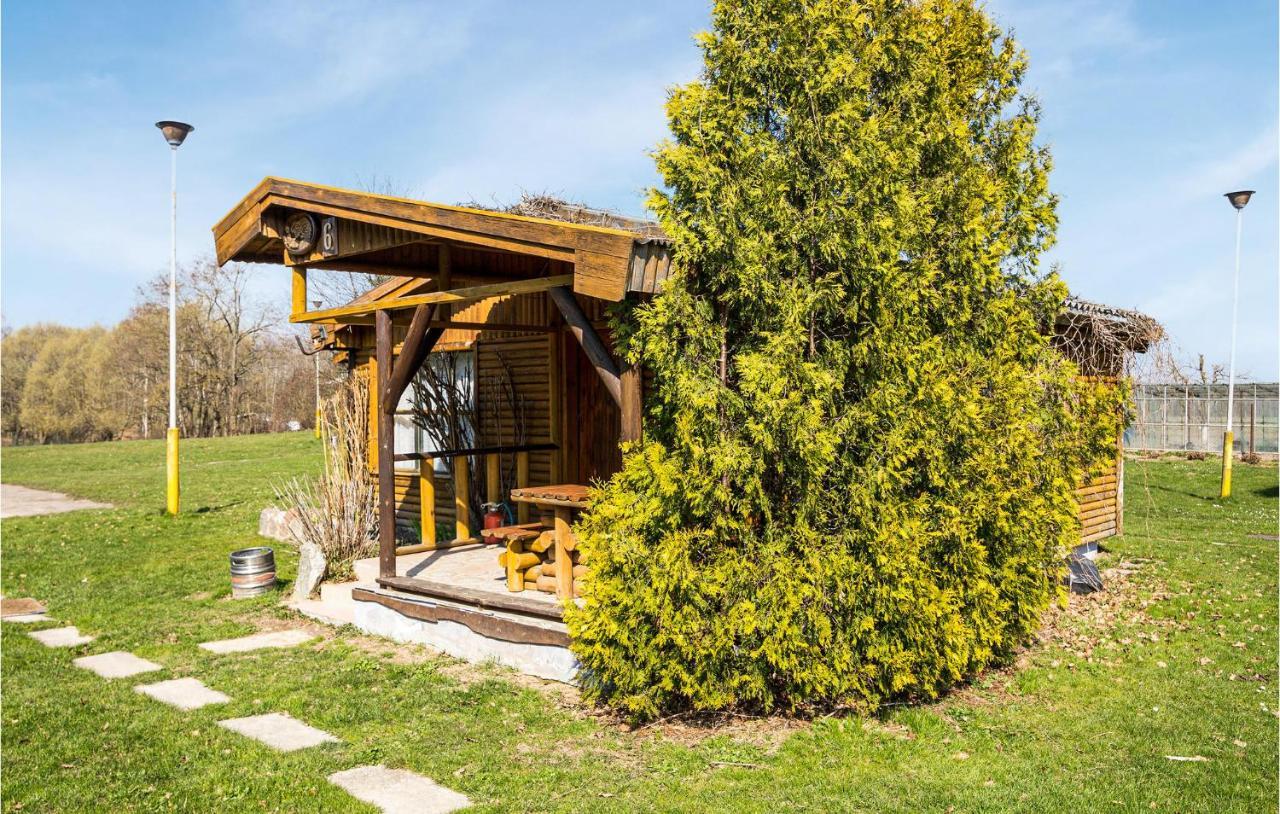 Amazing Home In Wilczeta With Kitchenette Exterior foto