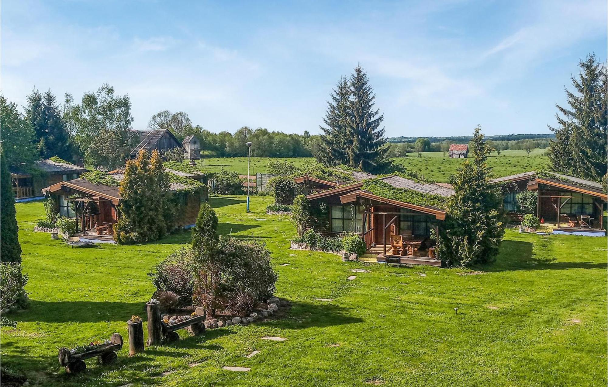 Amazing Home In Wilczeta With Kitchenette Exterior foto